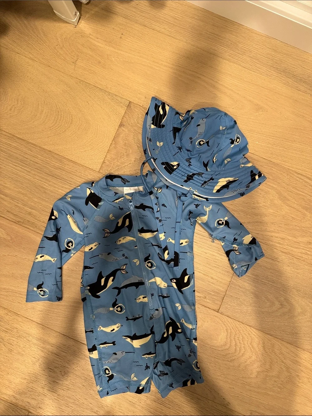 Hanna Andersson Blue Whale & Orca Print One-Piece Footie with Sun Hat